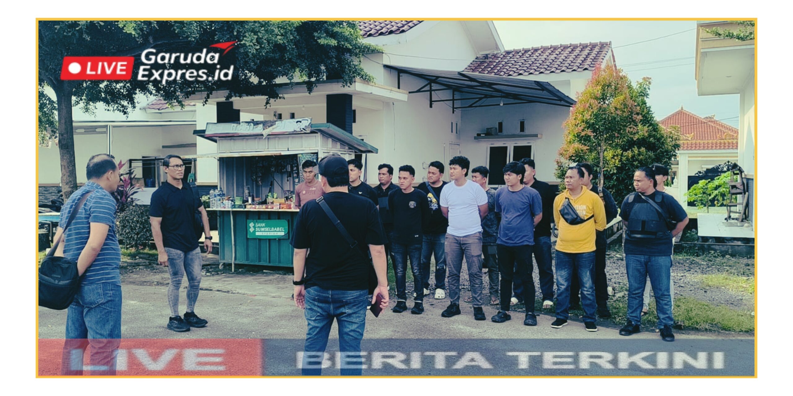 Unit II Satreskoba Polres OKU Timur Sebelum Melaksanakan Upaya Penggrebekan di Desa Pelita Jaya II, Bantan Pelita, BP Peliung
